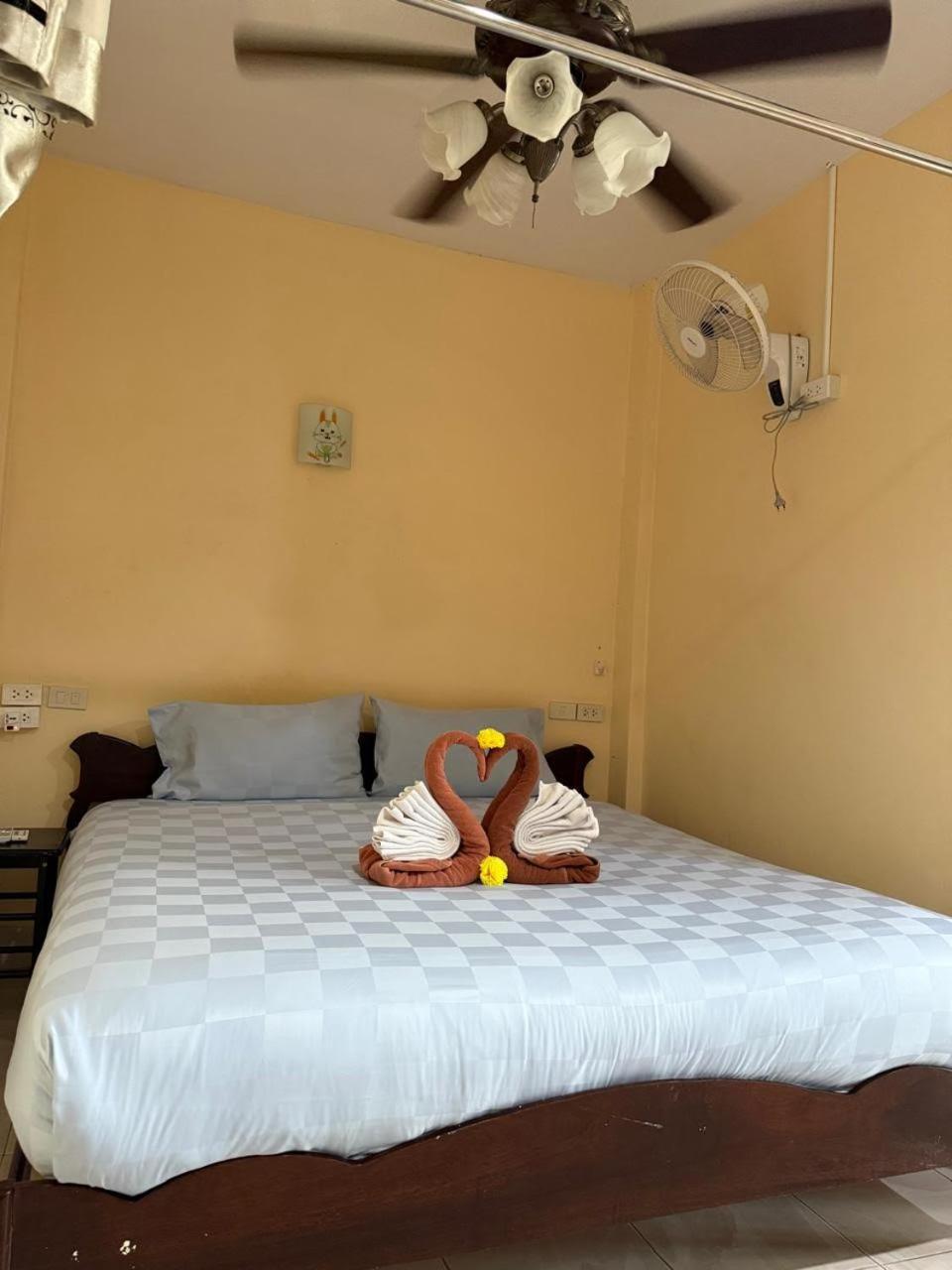 Happy Holidays Hotel Patong Exterior foto